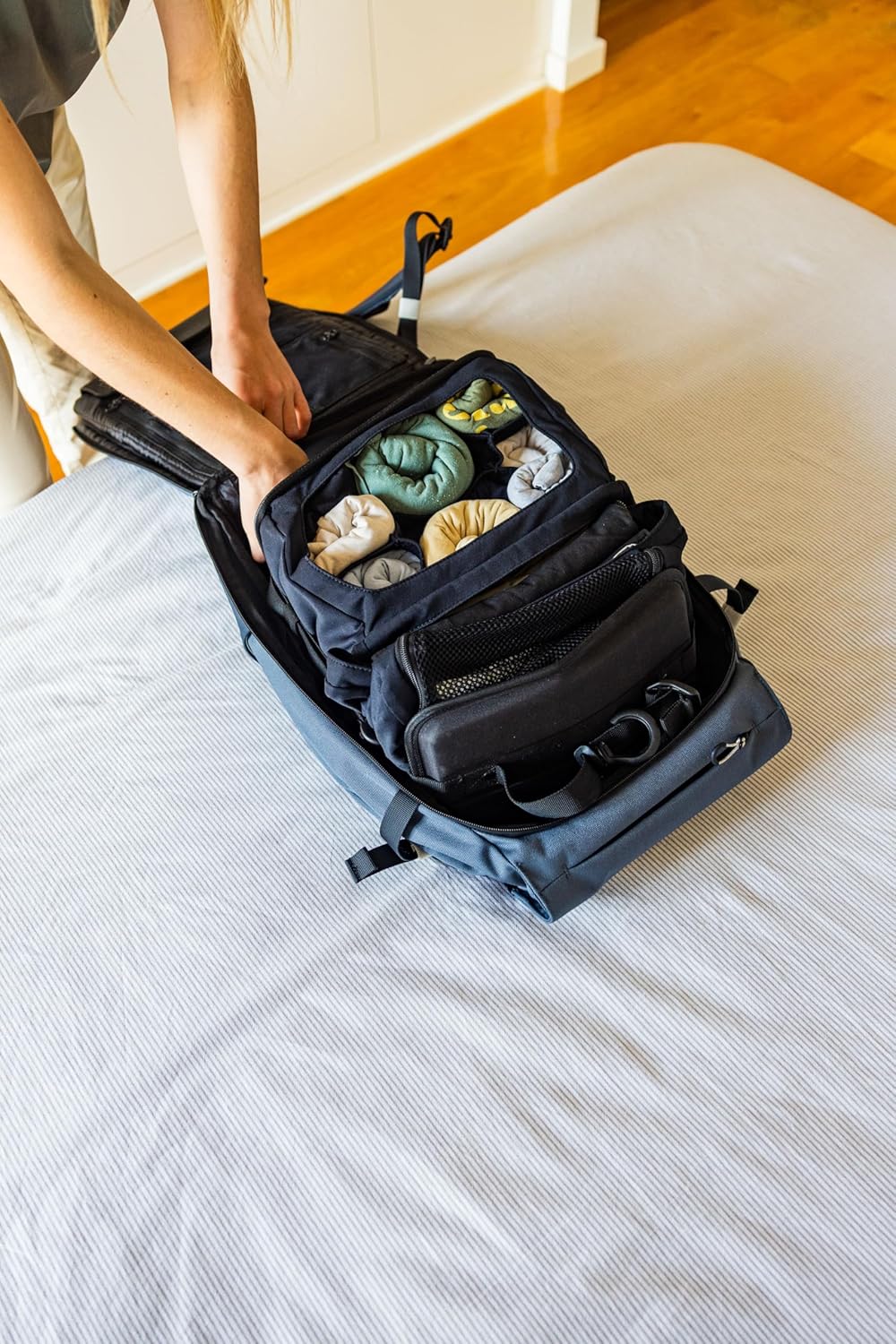 SMART+ ZHAUX-04 Hanging Travel Wardrobe System